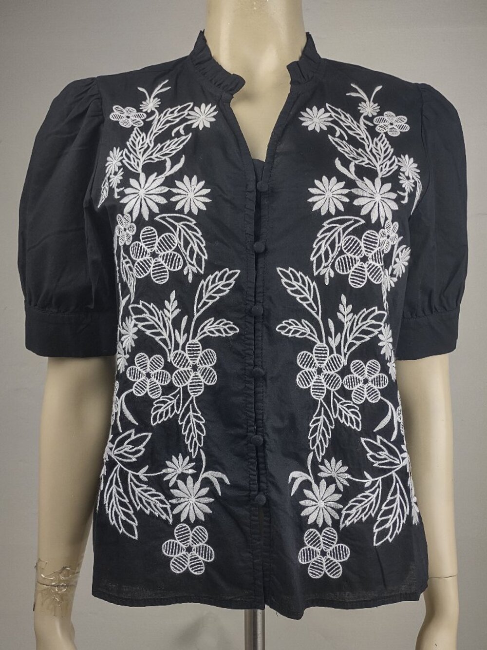 NWT Calypso St. Barth black white floral embroidered V-Neck blouse ladies Small
